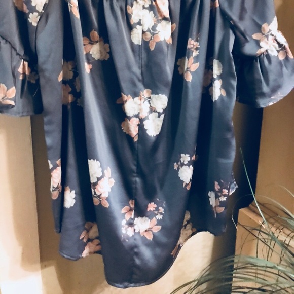 1 LEFT! 🎉HP🎉SALE !Floral off the shoulder top - Picture 7 of 7